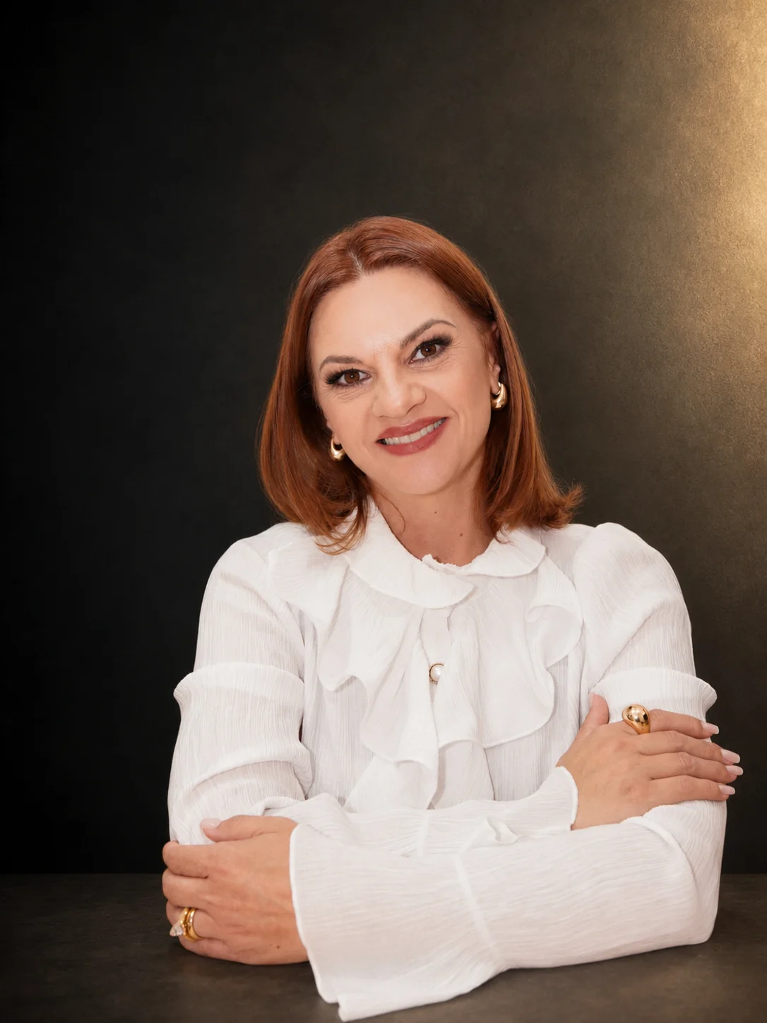 Retrato profissional de Karina Ghisi, mentora de liderança e especialista em desenvolvimento humano.